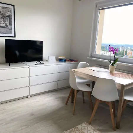 Apartman Jakodoma Zeleny Gauc Hlidane Parkovani U Domu Zdarma Ceska Lipa Exterior photo