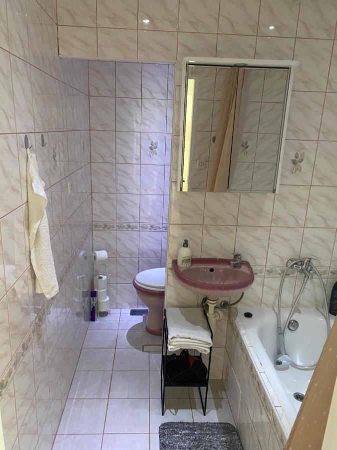 Jakodoma Zeleny Gauc Hlidane Parkovani U Domu Zdarma